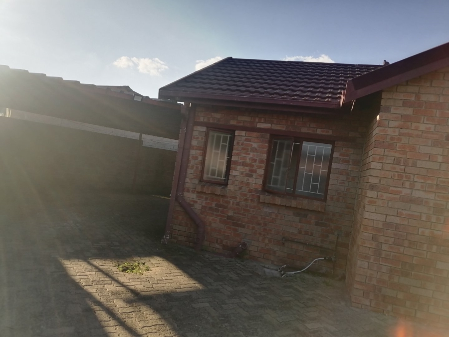 To Let 3 Bedroom Property for Rent in Vista Park Free State